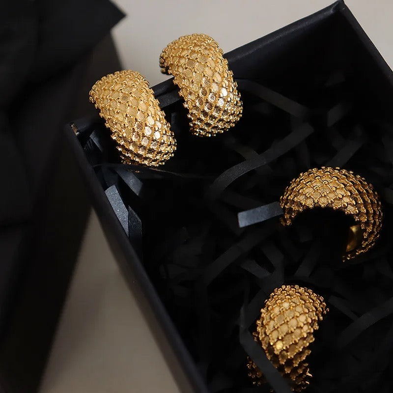Stålörhängen med 18K förgyllning 21MM / 11,6MM