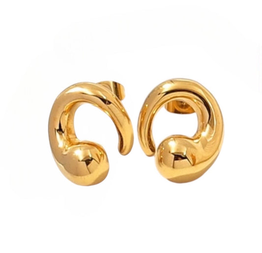 Stålörhängen med 18K förgyllning