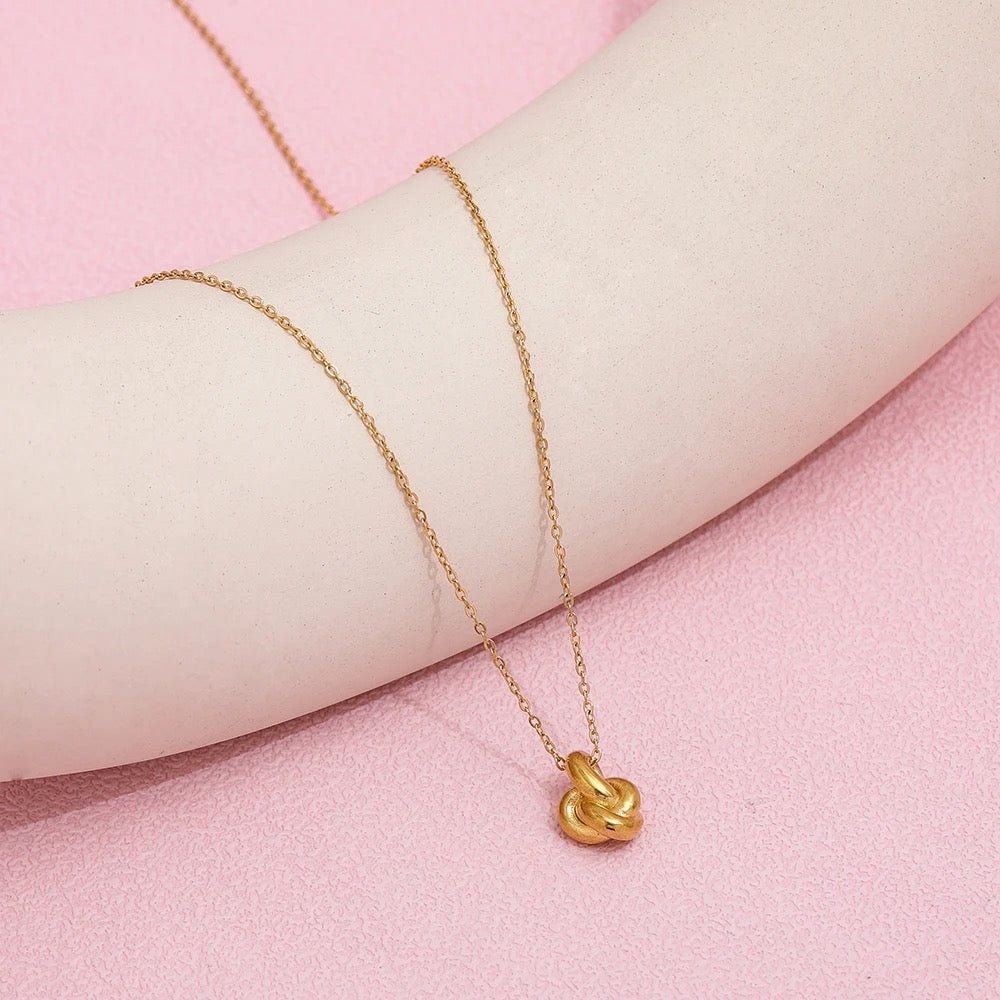 Stålhalsband med 18K förgyllning 40+5 cm