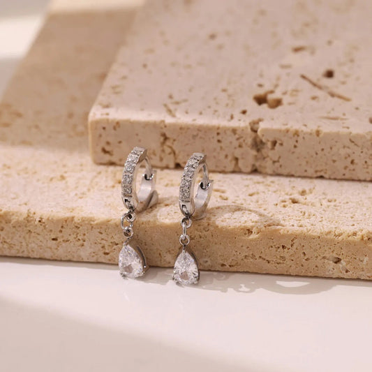 Stålörhängen med CZ