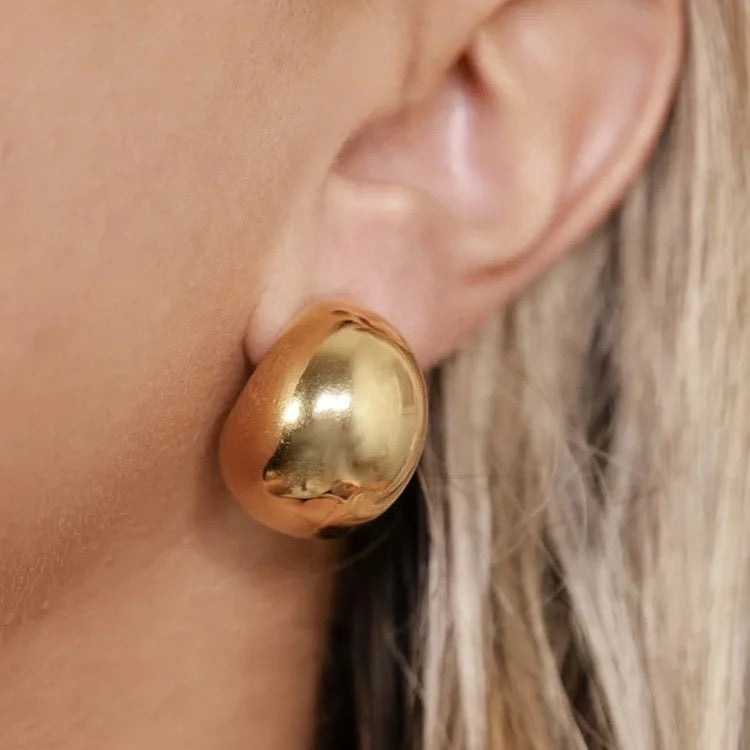 Stålörhängen med 18K förgyllning