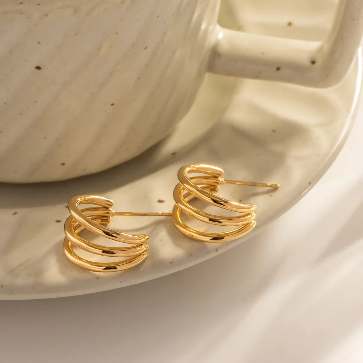 Stålörhängen med 18K förgyllning 19MM / 14MM