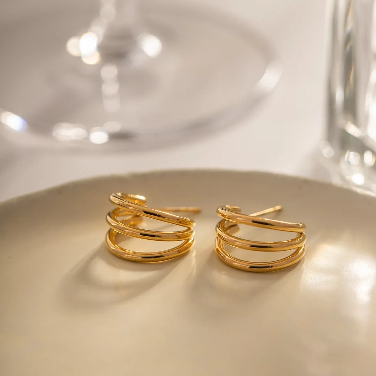 Stålörhängen med 18K förgyllning 19MM / 14MM
