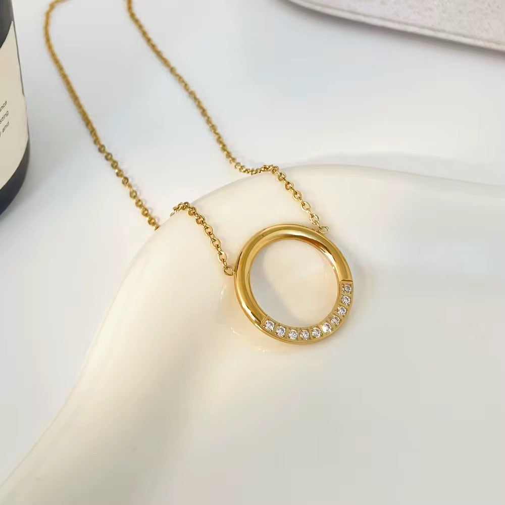 Stålhalsband med 18K förgyllning och CZ 40+5 cm