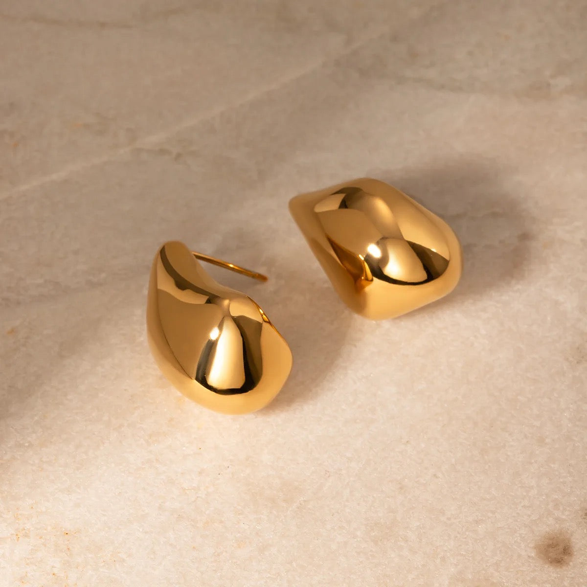 Stålörhängen med 18K förgyllning 21MM