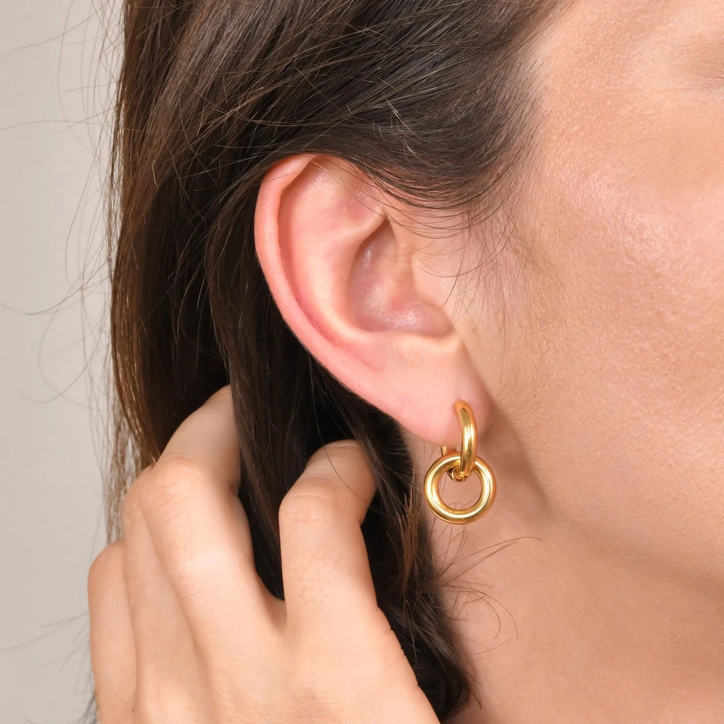 Stålörhängen med 18K förgyllning 26MM
