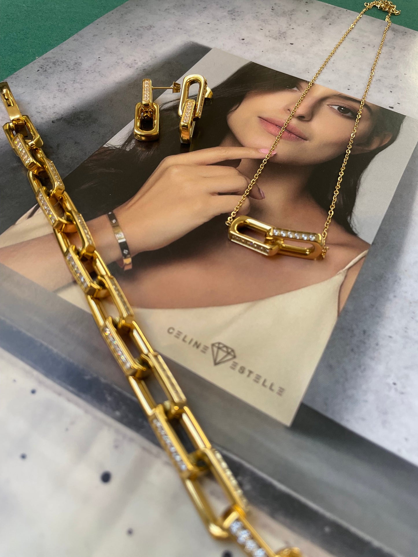 Stålhalsband med 18K förgyllning och CZ 42+5 cm