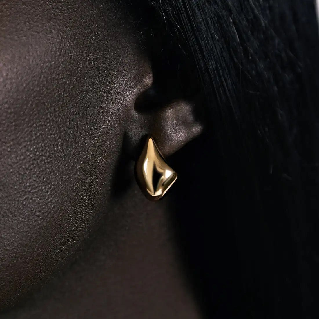 Stålörhängen med 18K förgyllning 21MM
