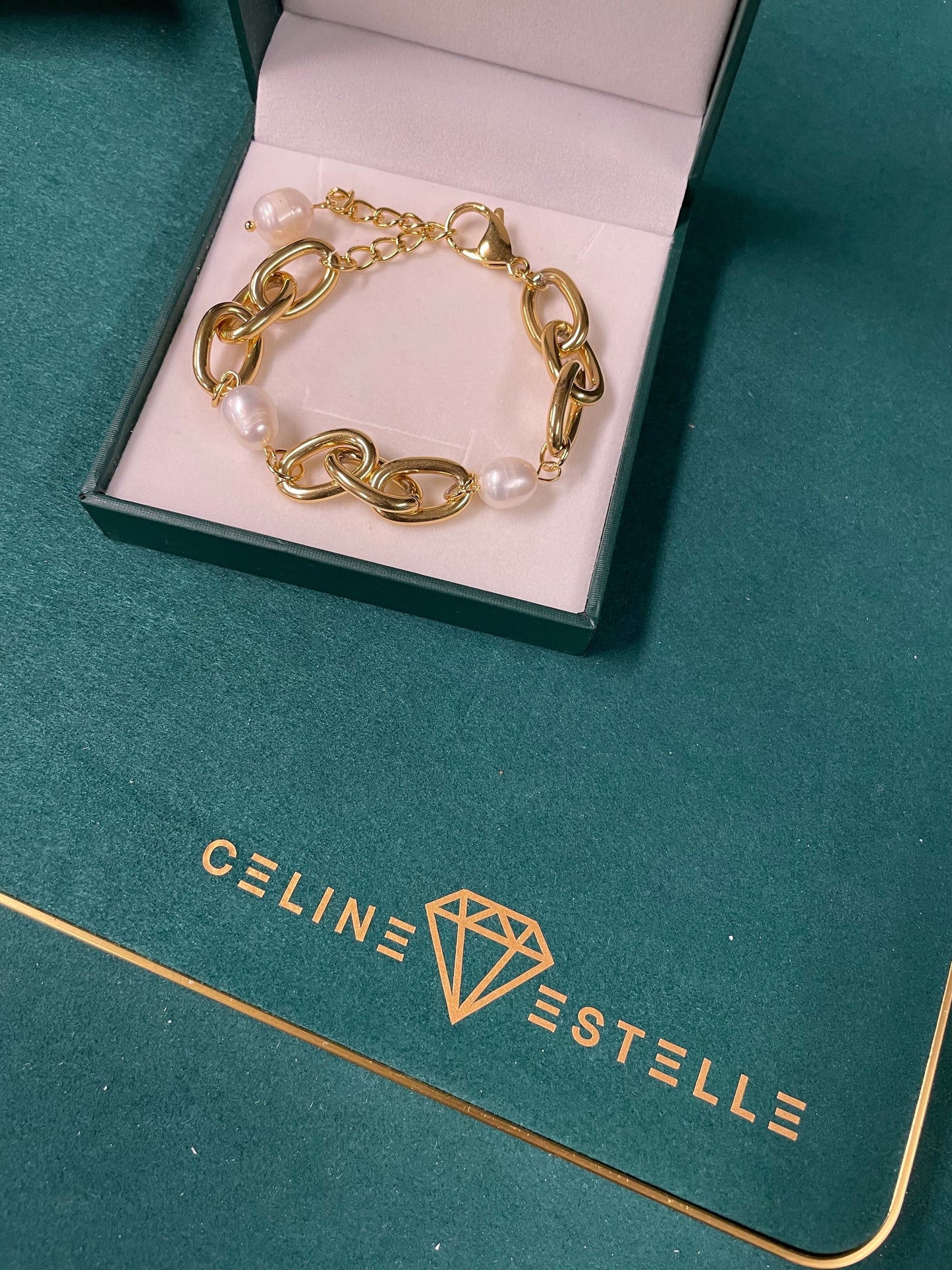 Stålarmband med 18K förgyllning och Sötvattenpärlor 16+4,5 cm