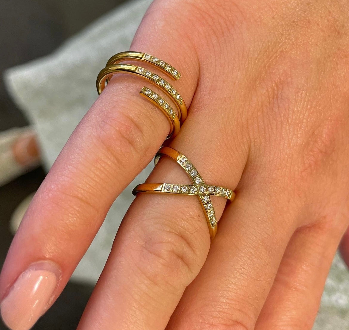 Stålring med 18K förgyllning och CZ