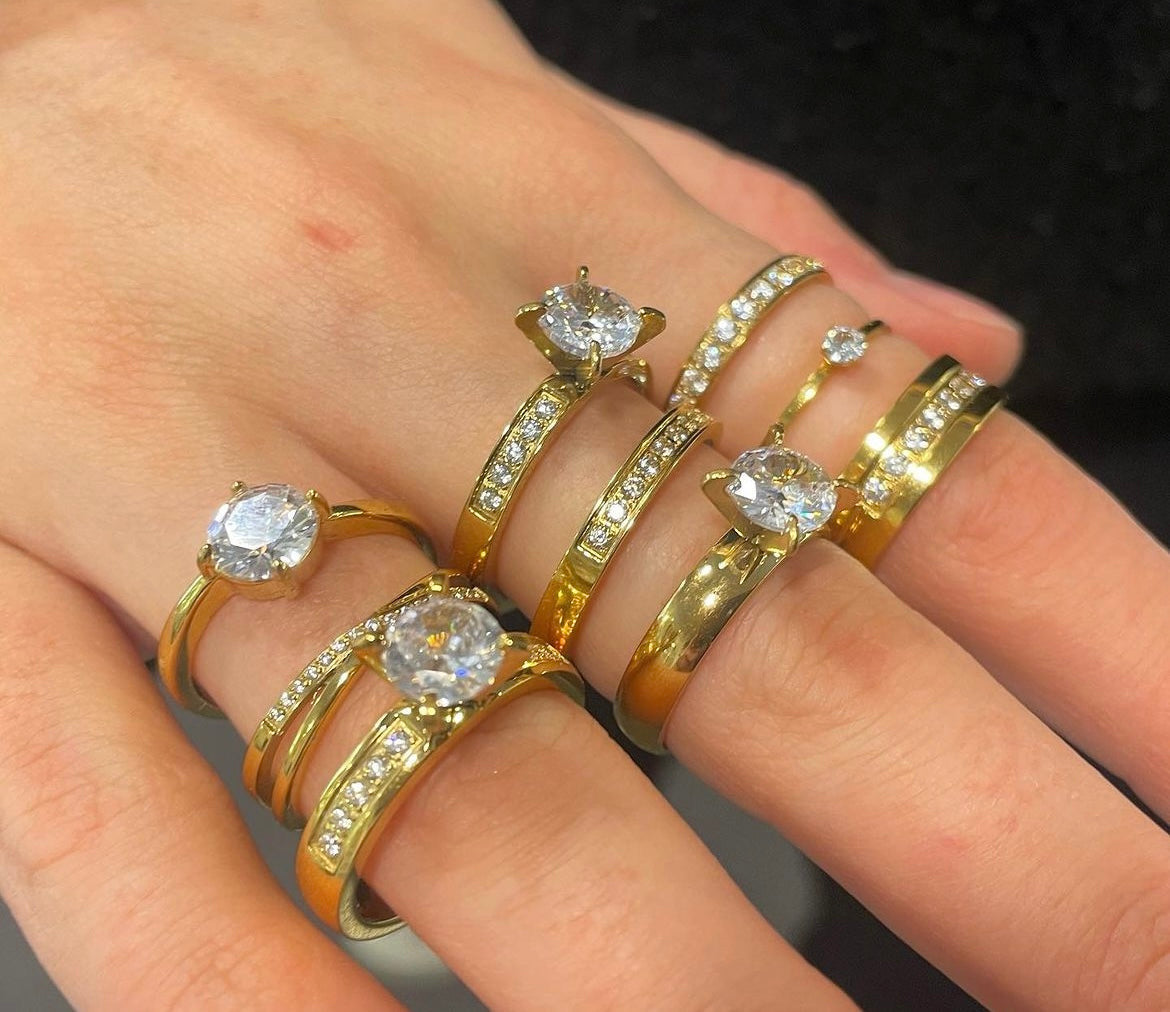 Stålring med 18K förgyllning och CZ