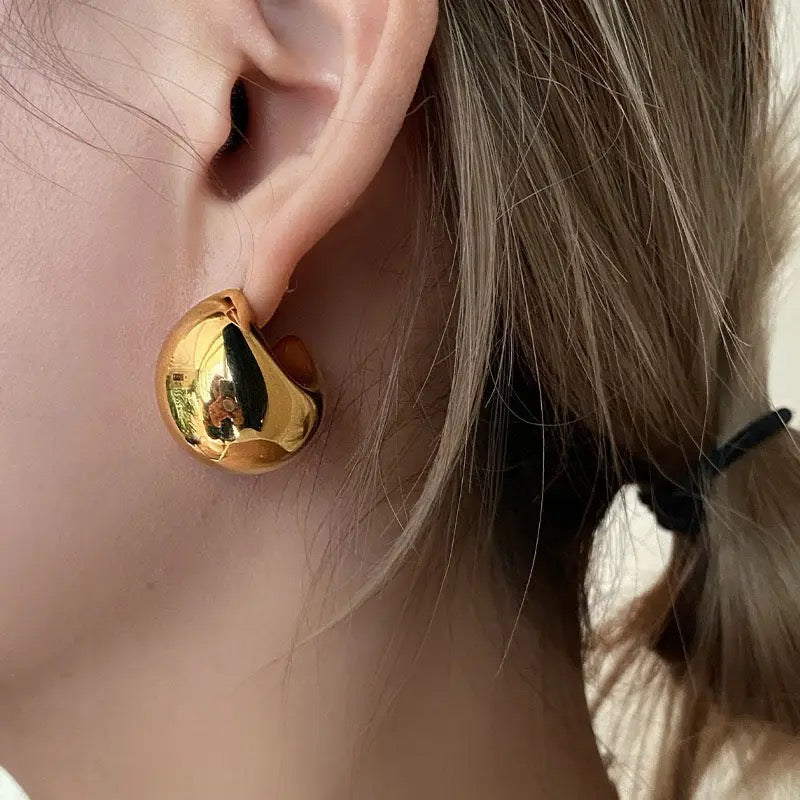Stålörhängen med 18K förgyllning