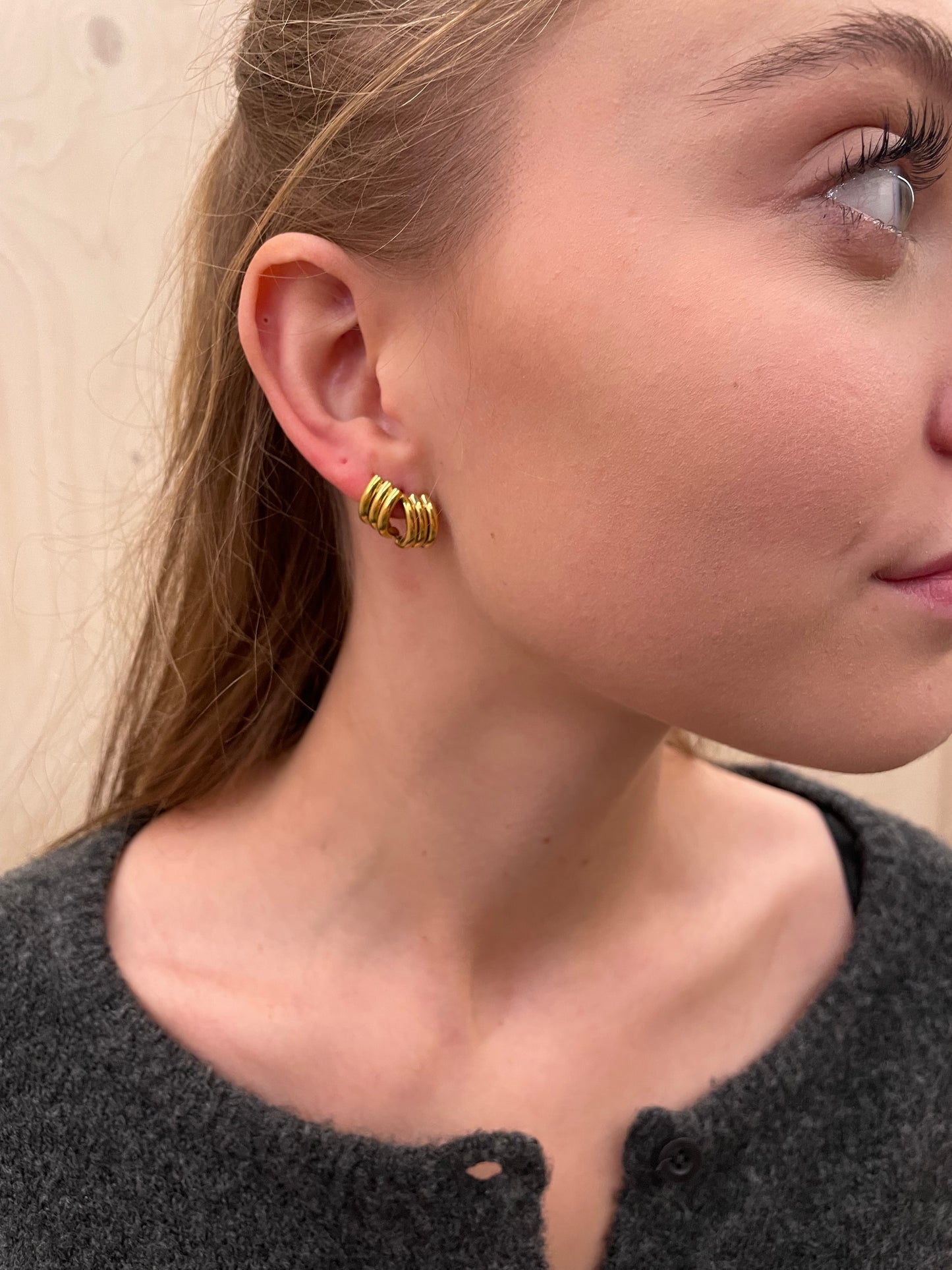 Stålörhängen med 18K förgyllning 14MM / 17MM