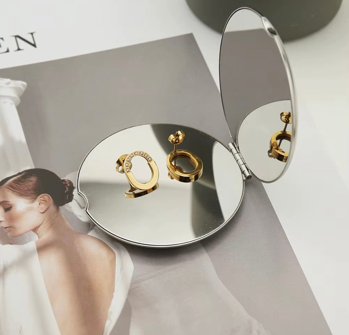 Stålörhängen med 18K förgyllning och CZ 15MM