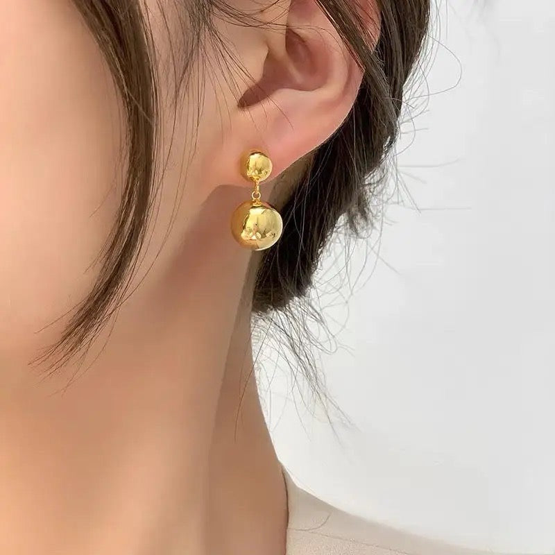 Stålörhängen med 18K förgyllning 23MM / 12MM