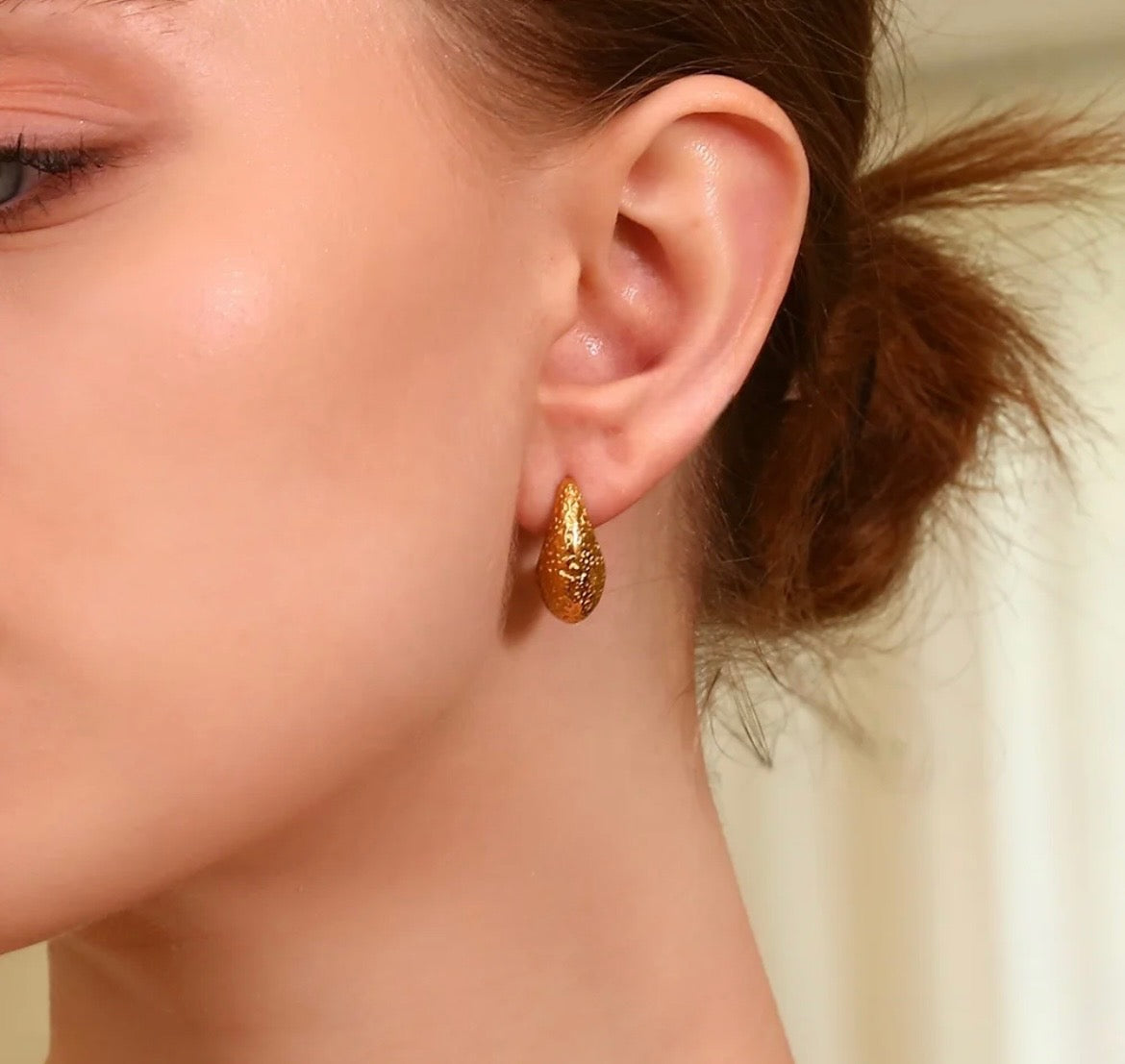 Stålörhängen med 18K förgyllning 20MM / 9,2MM