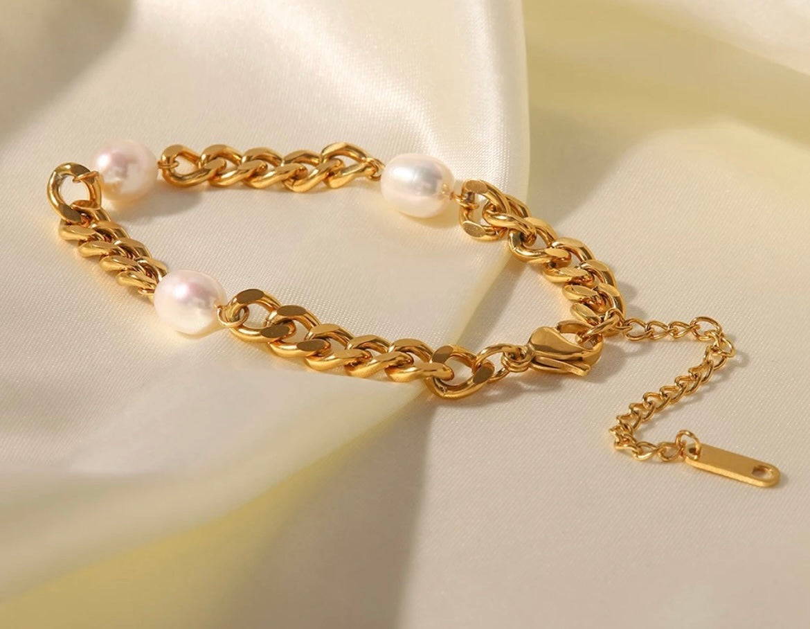 Stålarmband med 18K förgyllning och Sötvattenpärlor 15+5 cm