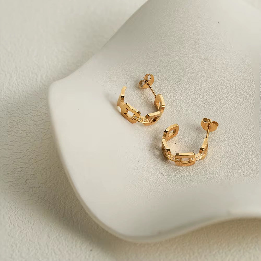 Stålörhängen med 18K förgyllning och CZ 17MM