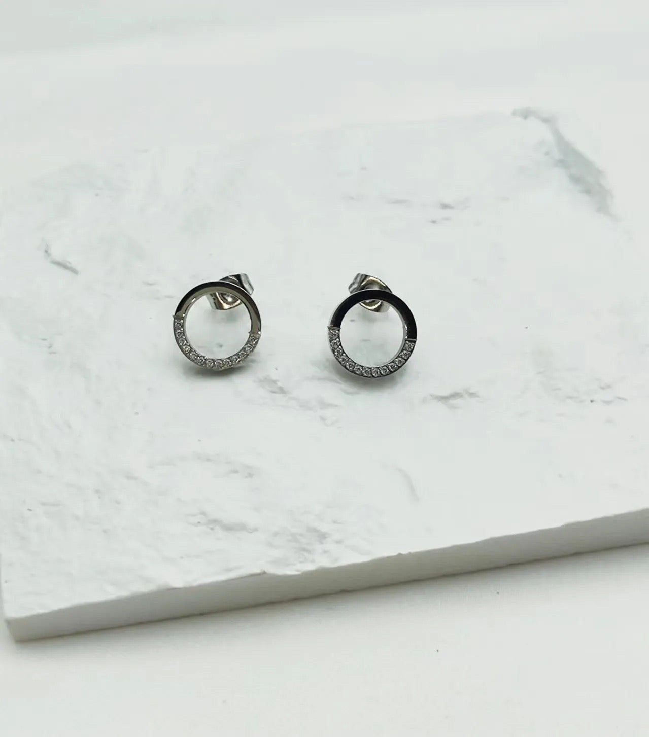 Stålörhängen med CZ 12MM