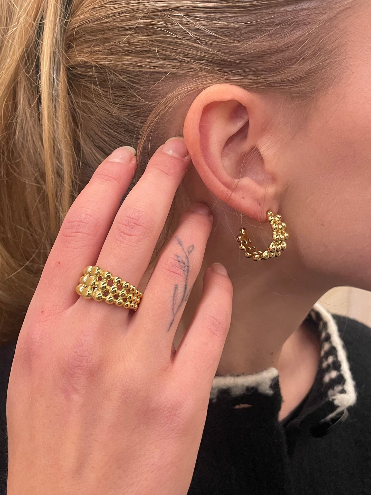 Stålörhängen med 18K förgyllning 23MM / 15MM