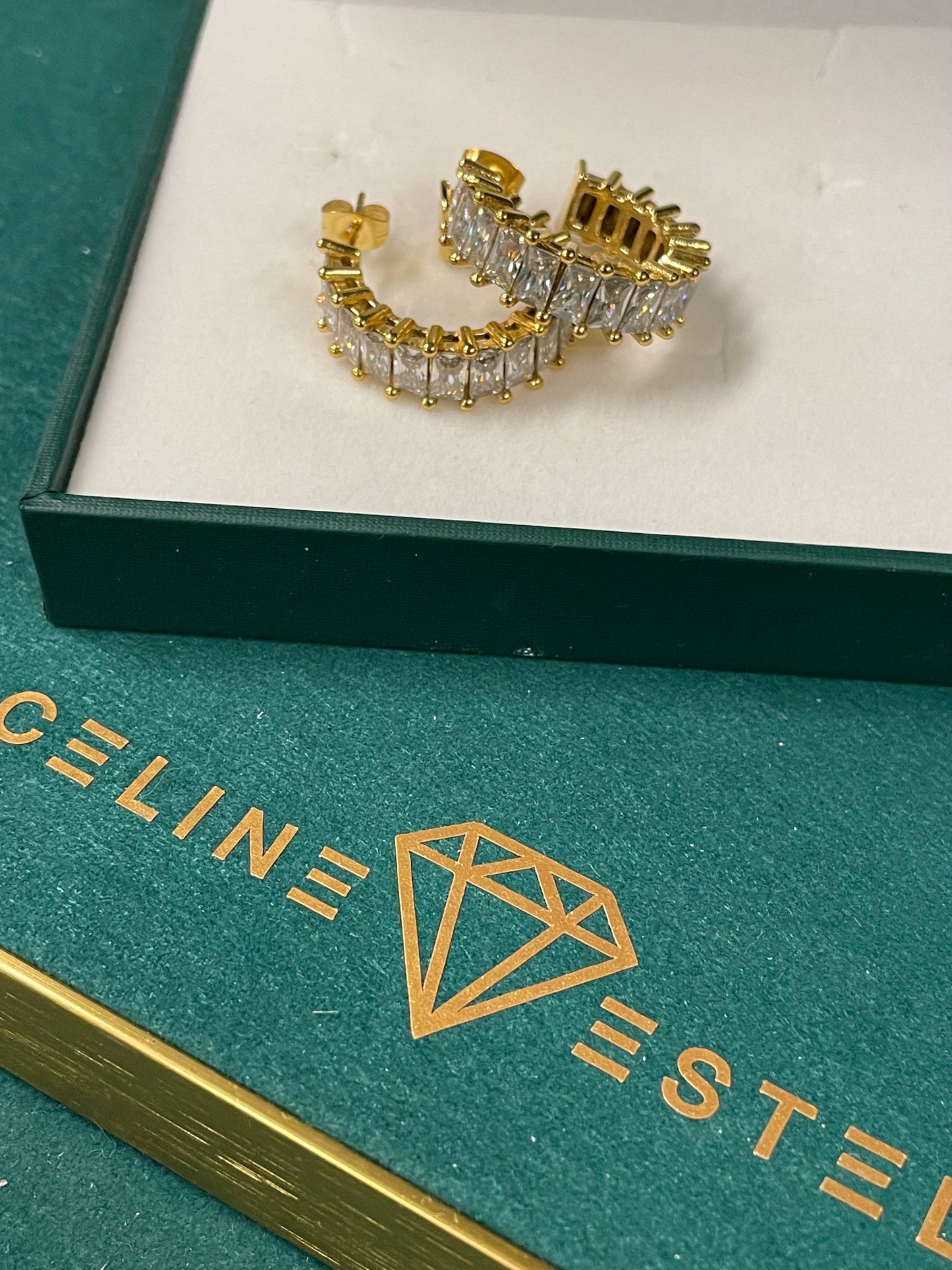 Stålörhängen med 18K förgyllning och CZ 22MM / 7MM