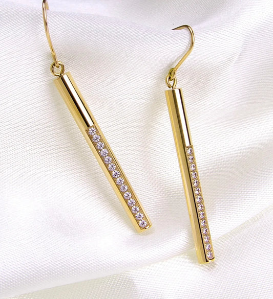 Stålörhängen med 18K förgyllning och CZ 25MM