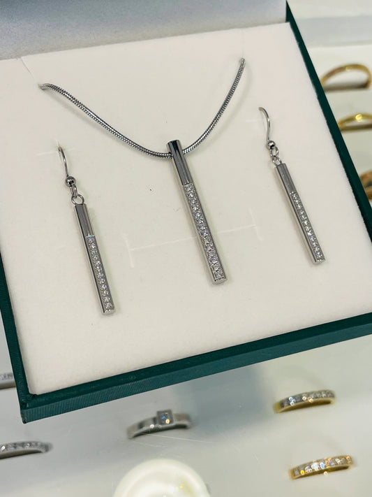 Stålörhängen med CZ 25MM