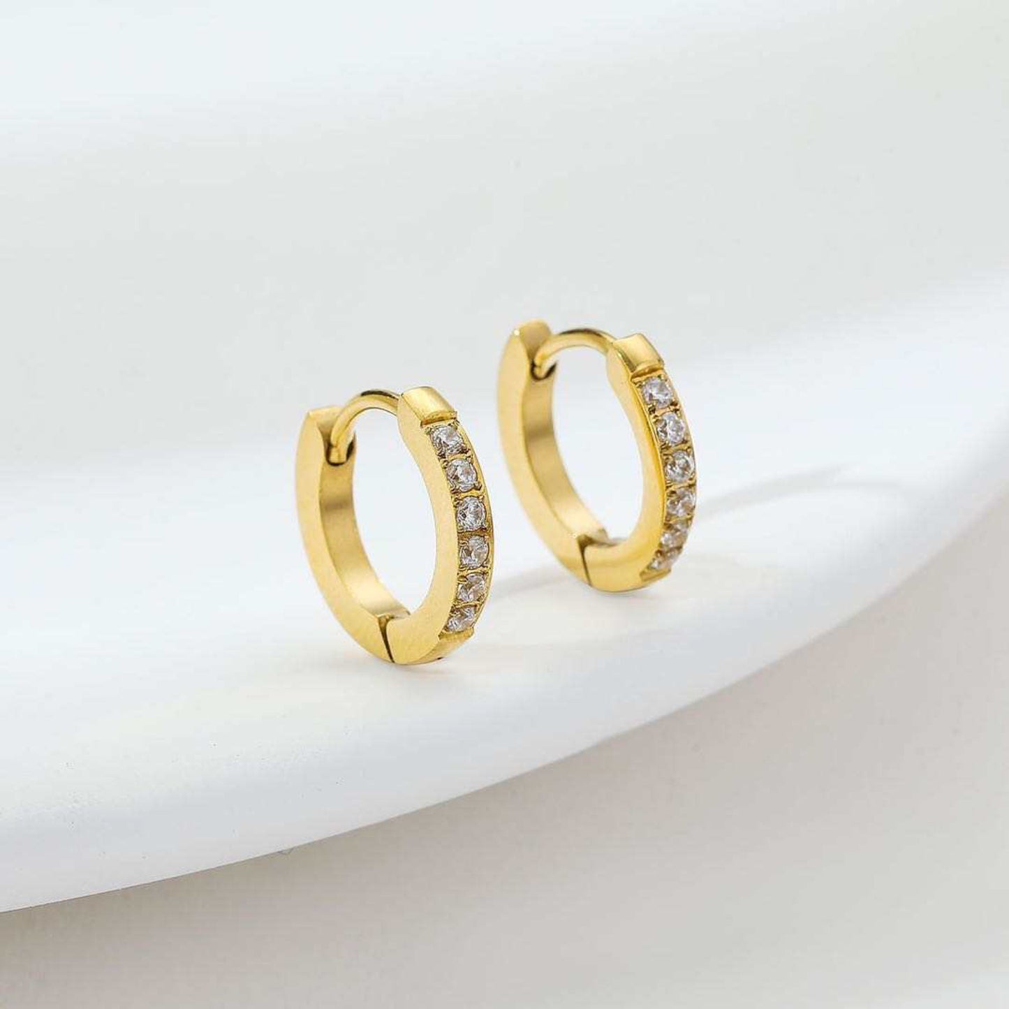 Stålörhängen med 18K förgyllning och CZ 13MM