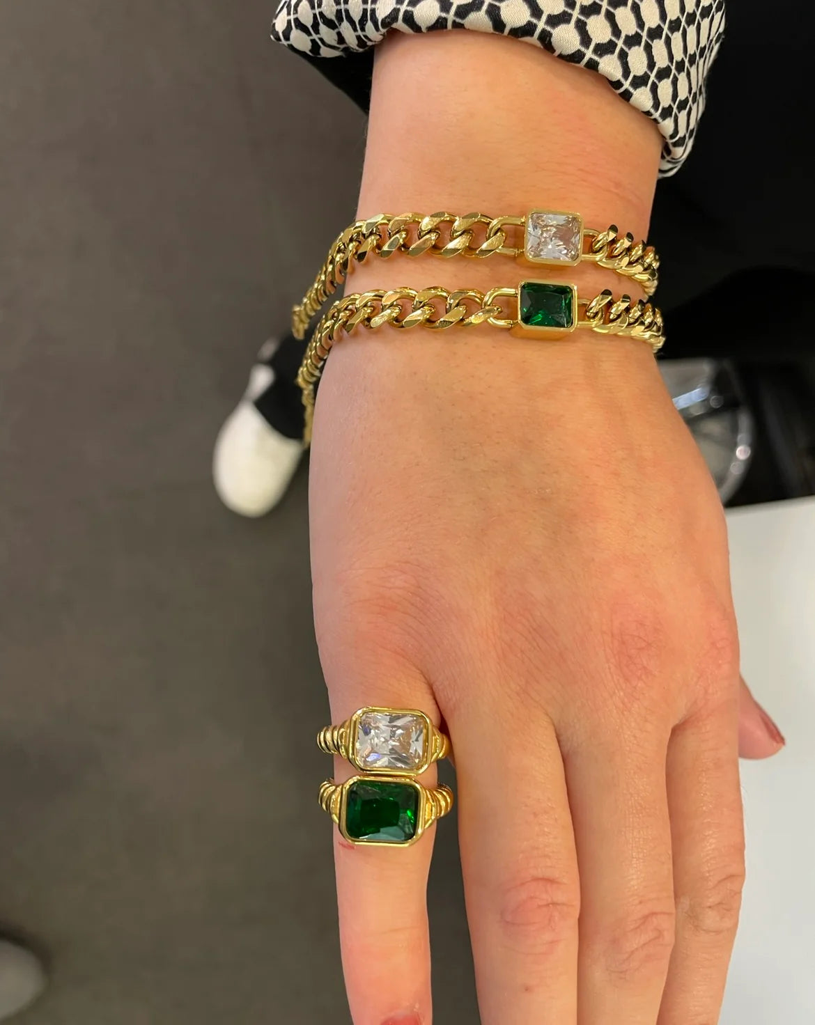 Stålring med 18K förgyllning och CZ