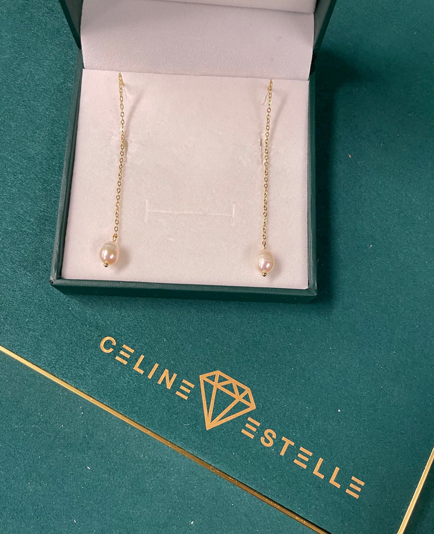 Stålörhängen med 18K förgyllning och Sötvattenpärlor