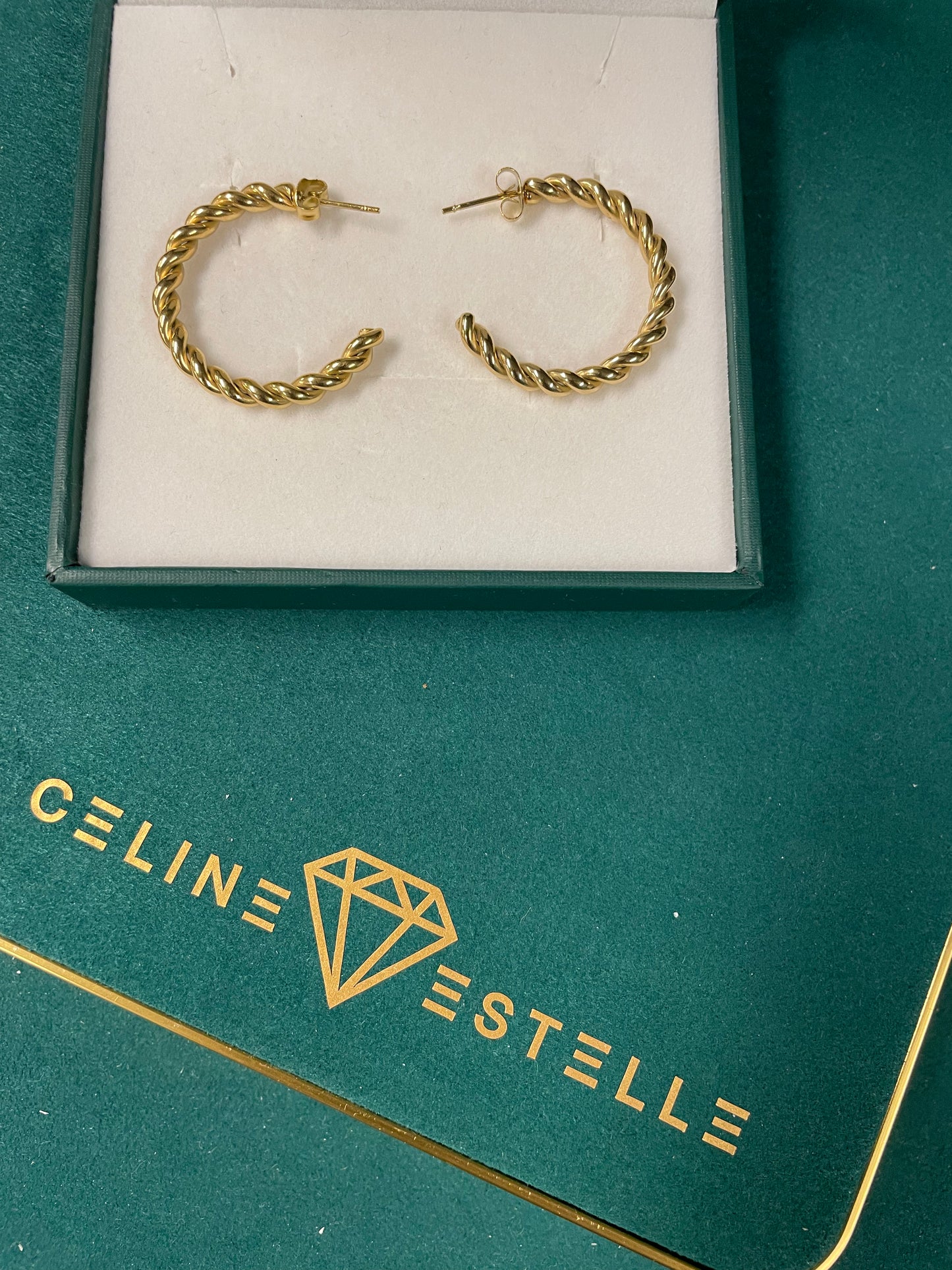 Stålörhängen med 18K förgyllning 27MM