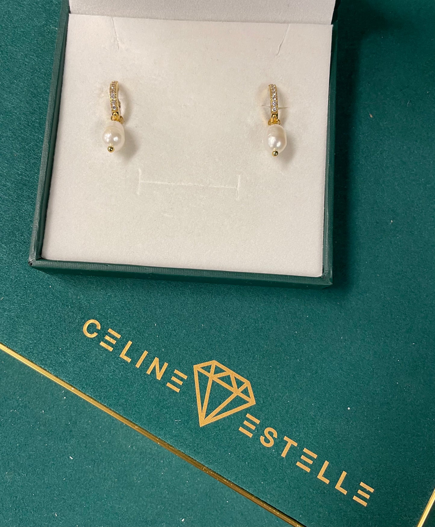 Stålörhängen med 18K förgyllning, CZ och Sötvattenpärlor (RUND)