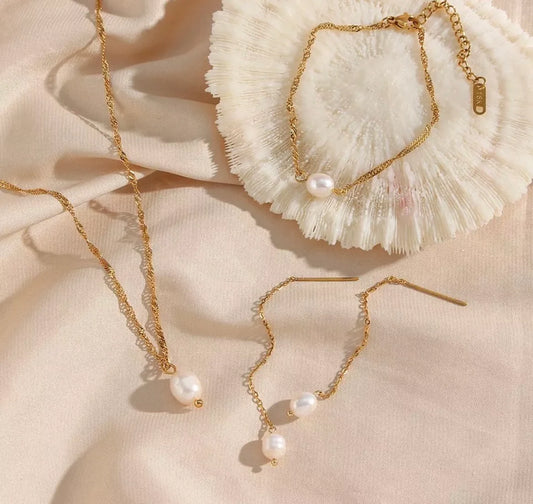 Stålhalsband med 18K förgyllning och Sötvattenpärla 40+5 cm