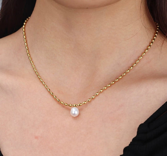 Stålhalsband med 18K förgyllning och Sötvattenpärla 40+5 cm