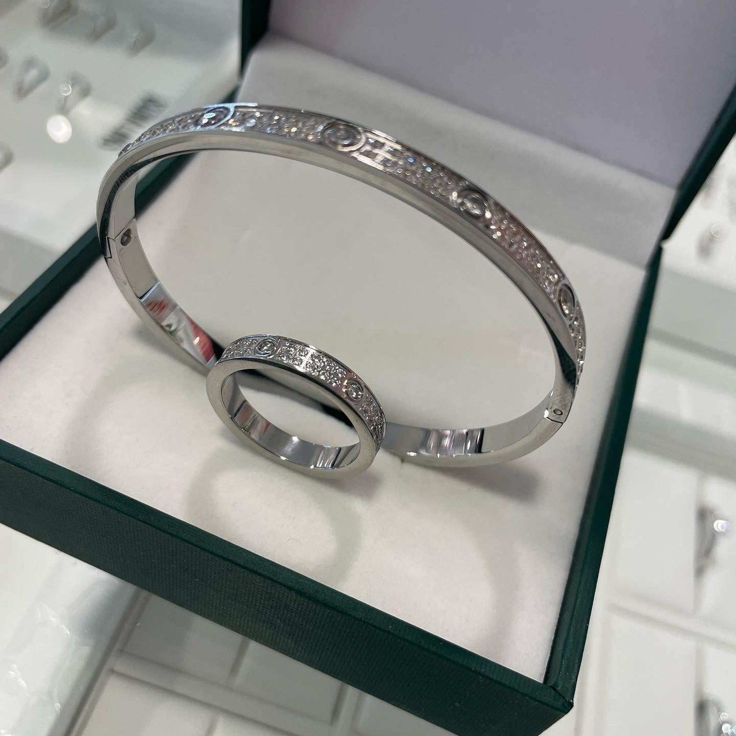 Stålring med CZ (4 MM)