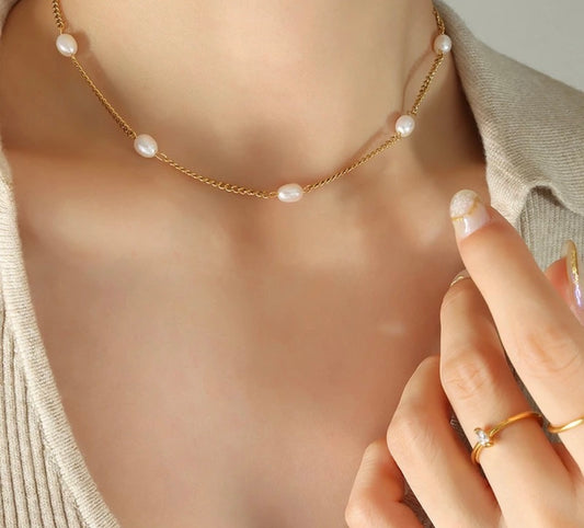 Stålhalsband med 18K förgyllning och Sötvattenpärlor 40+ 5 cm