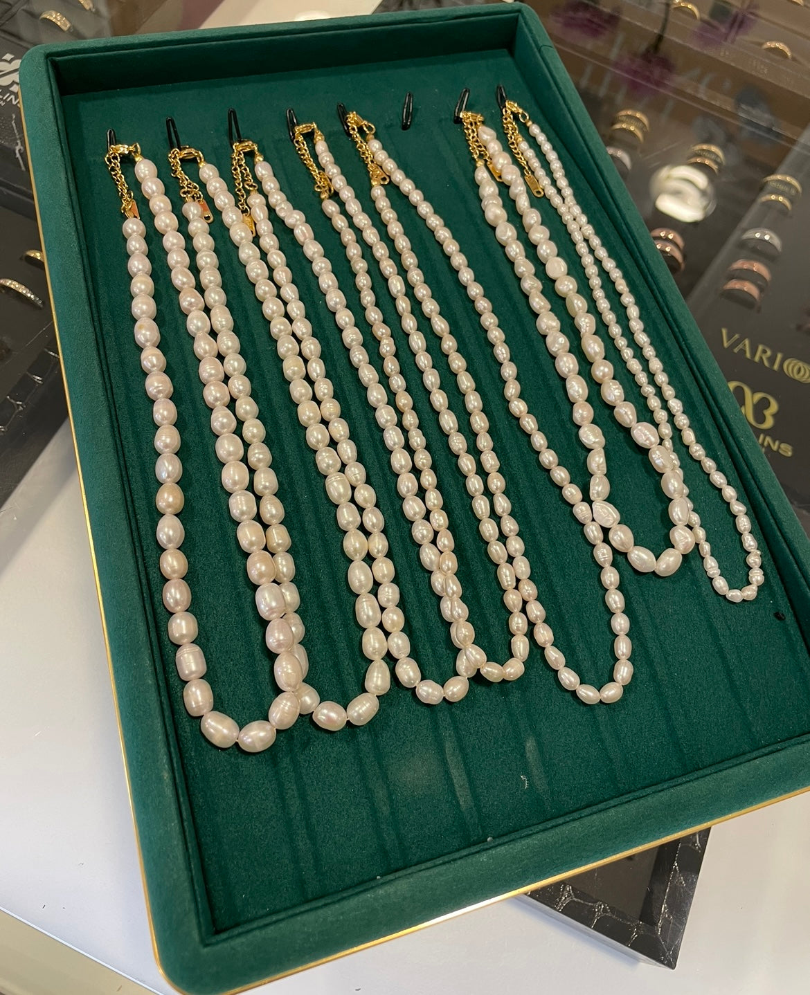 Stålhalsband med 18K förgyllning och Sötvattenpärlor (3-8 MM) 38+5 cm