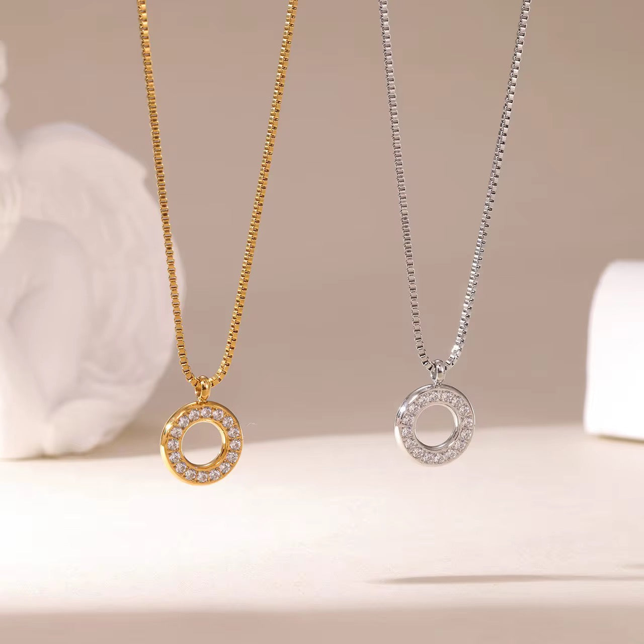 Stålhalsband med 18K förgyllning och CZ 40+5 cm