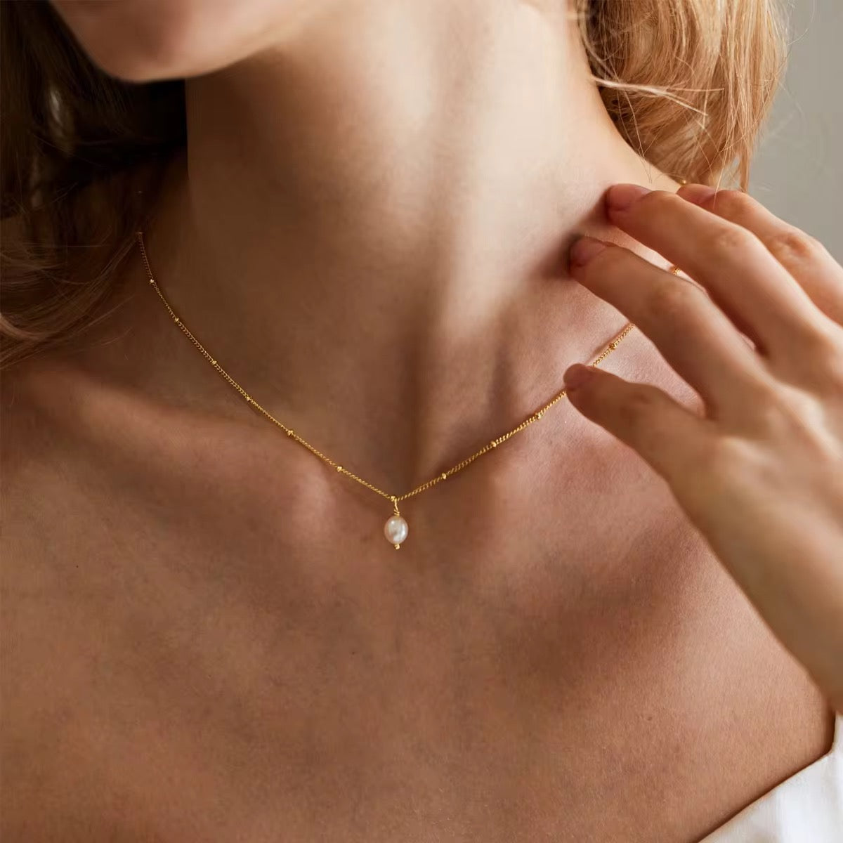 Stålhalsband med 18K förgyllning och Sötvattenpärla 40+5 cm