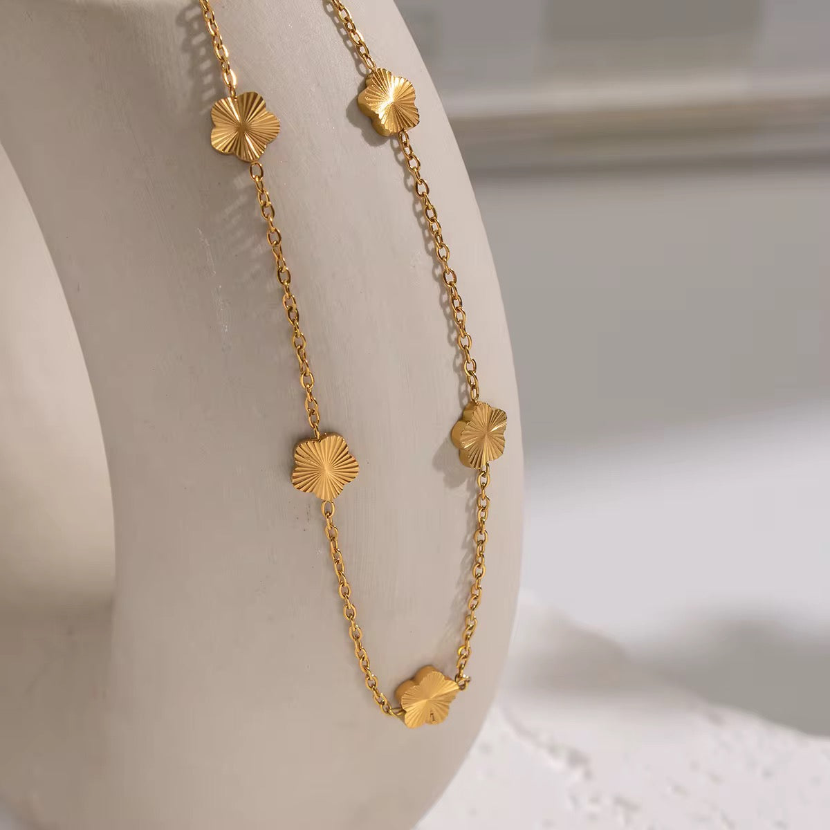 Stålhalsband med 18K förgyllning 40+5 cm