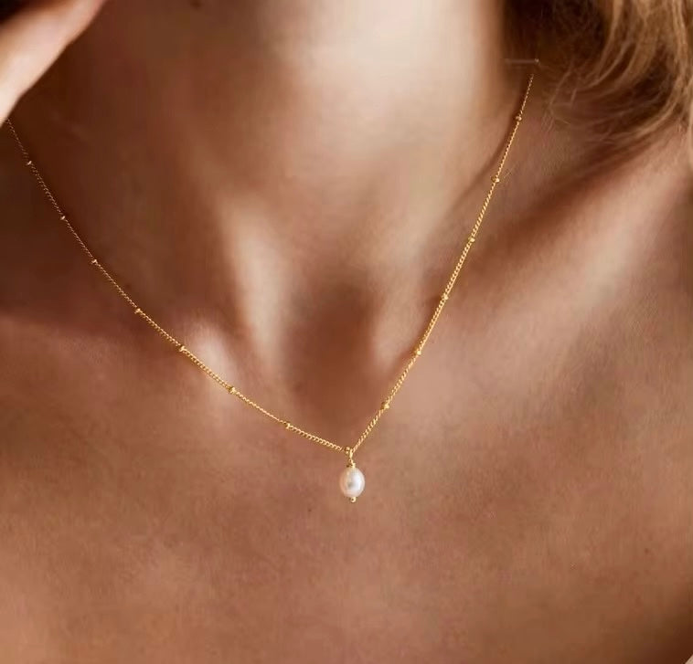 Stålhalsband med 18K förgyllning och Sötvattenpärla 40+5 cm