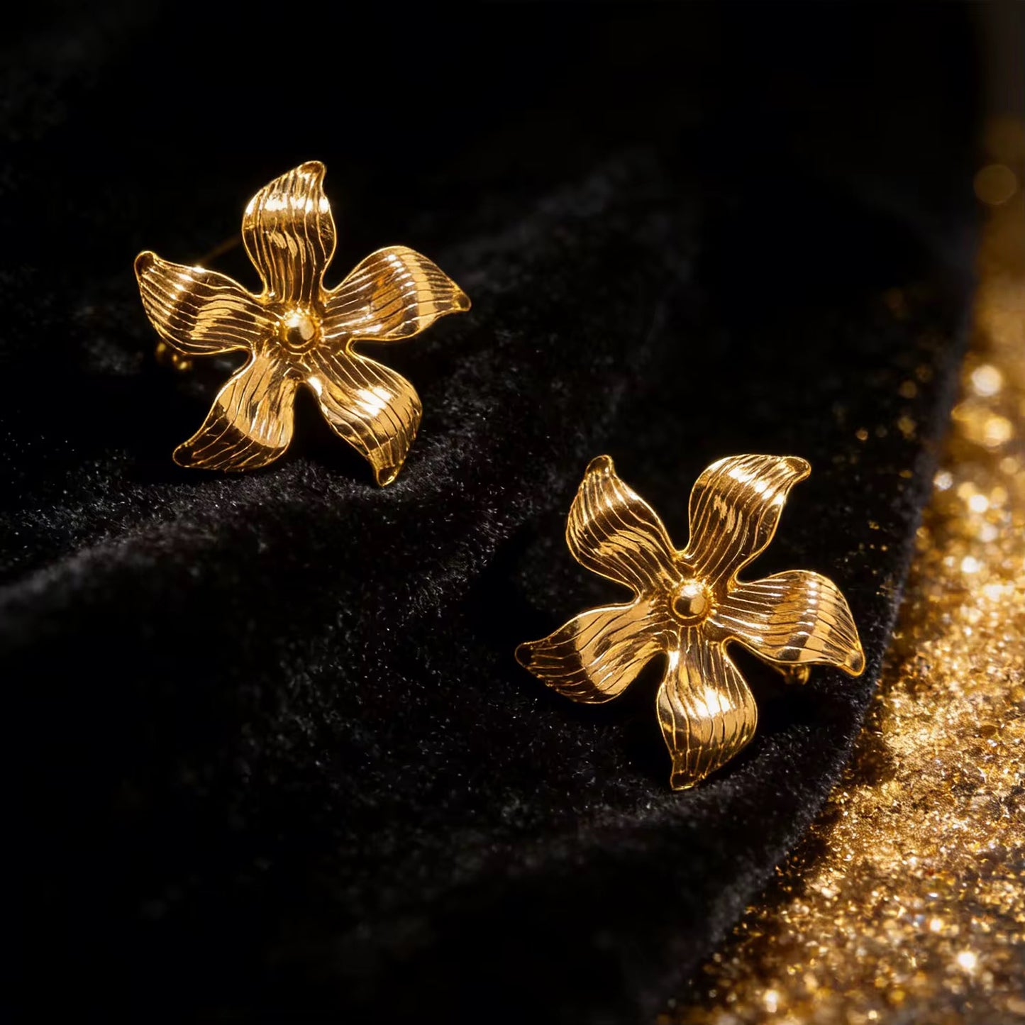 Stålörhängen med 18K förgyllning 30MM / 30MM
