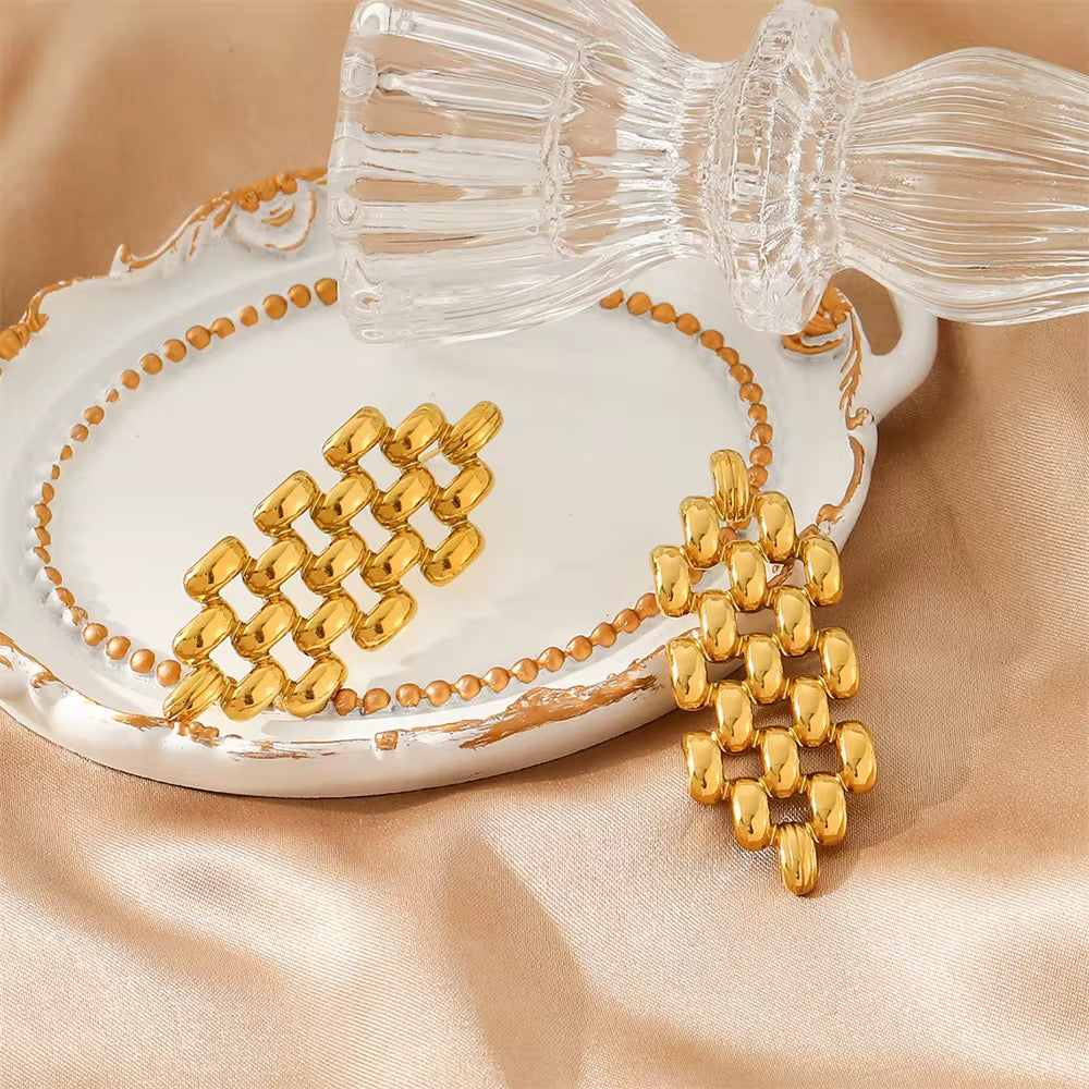 Stålörhängen med 18K förgyllning 47MM / 4,8MM